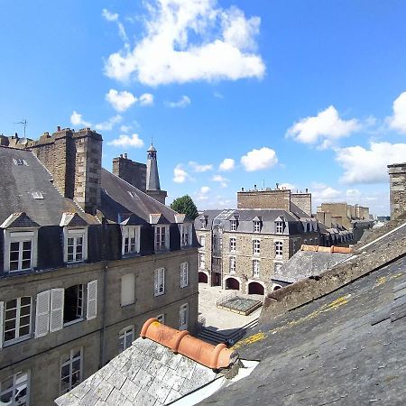 Le Nid - Fougeres Centre Historique Appartement Buitenkant foto