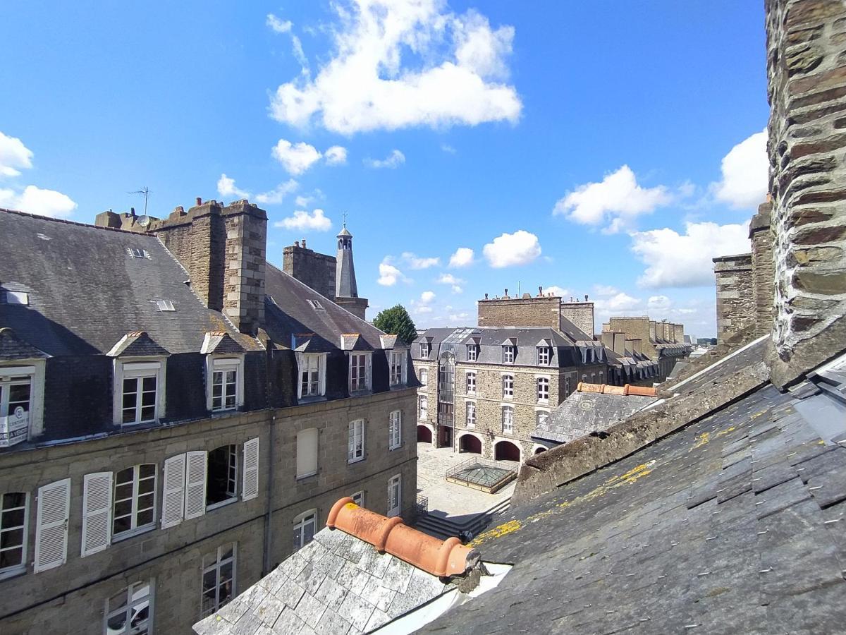 Le Nid - Fougeres Centre Historique Appartement Buitenkant foto